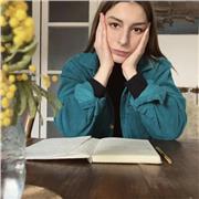 Studentessa con diploma accademico di primo grado all’Accademia di Belle Arti di Venezia offre ripetizioni in tutte le materie ai ragazzi delle scuole elementari e medie, con una particolare predisposizione alle materie artistiche ed umanistiche